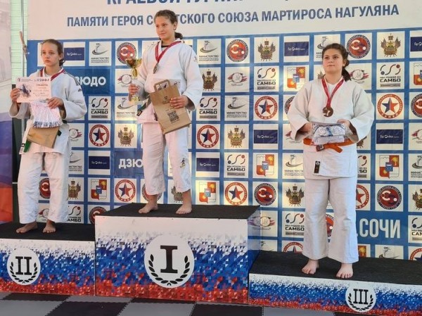 Команда Сочи победила на межрегиональных соревнованиях по дзюдо
