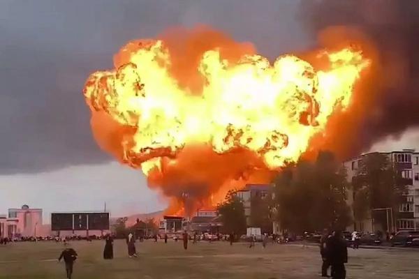 Четыре человека погибли при взрыве на АЗС в Грозном
Четыре человека погибли при взрыве на АЗС в Грозном