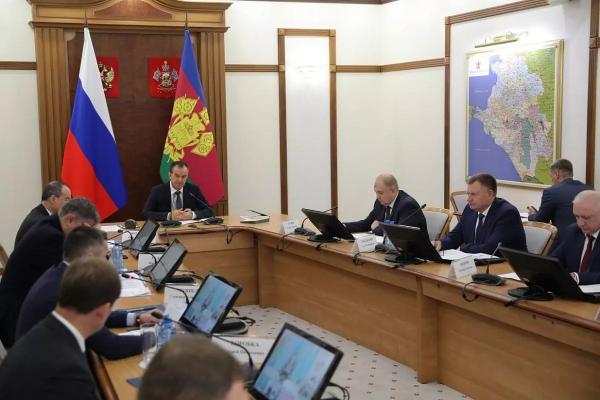Губернатор Кубани Вениамин Кондратьев: «Главы муниципалитетов и краевых ведомств должны держать на контроле исполнение каждого контракта по нацпроектам»
Губернатор Кубани Вениамин Кондратьев: «Главы муниципалитетов и краевых ведомств должны держать на контроле исполнение каждого контракта по нацпроектам»