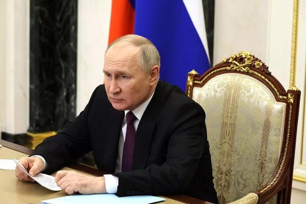 Путин подписал закон о борьбе с фиктивными браками мигрантов
Путин подписал закон о борьбе с фиктивными браками мигрантов