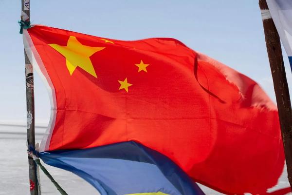 
Торговая война: Китай вводит новые таможенные пошлины, акции европейских брендов падают                    