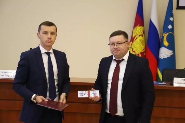 Виталий Демиров официально вступил в должность главы Крыловского района на очередной срок
Виталий Демиров официально вступил в должность главы Крыловского района на очередной срок