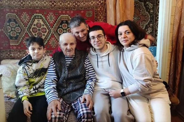 Губернатор Кубани Вениамин Кондратьев поздравил ветерана-долгожителя из Усть-Лабинска с юбилеем
Губернатор Кубани Вениамин Кондратьев поздравил ветерана-долгожителя из Усть-Лабинска с юбилеем