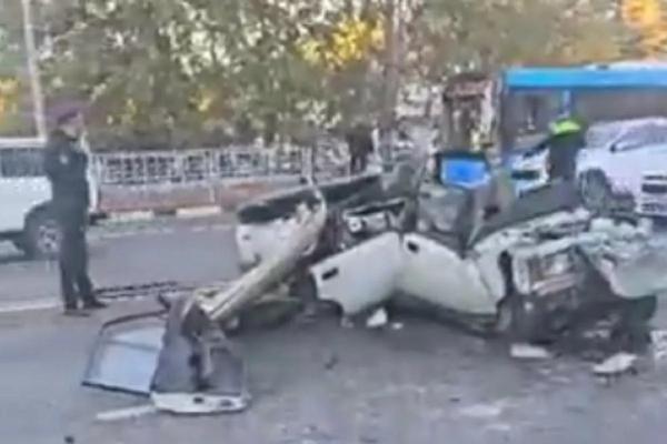 Спасатели вытащили водителя из искореженного в ДТП автомобиля в Сочи
Спасатели вытащили водителя из искореженного в ДТП автомобиля в Сочи