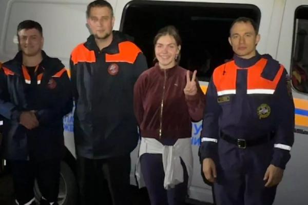 
В Сочи спасатели нашли заблудившуюся в лесу туристку                     