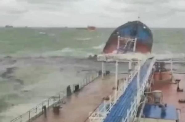 Пятна в море. Чем грозит разлив мазута после ЧП с танкерами?
Пятна в море. Чем грозит разлив мазута после ЧП с танкерами?