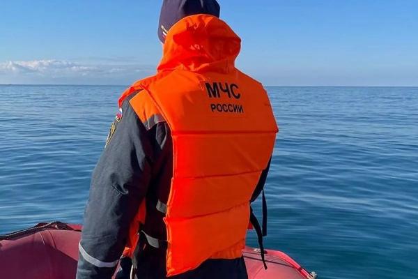 
Лодка с рыбаками-любителями опрокинулась в Черном море у берегов Сочи                    