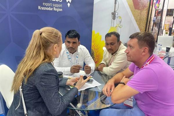 Роман Воротников: «Благодаря международным выставкам в 2024 году кубанский бизнес заключил экспортные контракты на десятки миллионов долларов»
Роман Воротников: «Благодаря международным выставкам в 2024 году кубанский бизнес заключил экспортные контракты на десятки миллионов долларов»