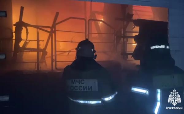 Складские помещения загорелись на площади 450 квадратных метров в Тимашевске
Складские помещения загорелись на площади 450 квадратных метров в Тимашевске