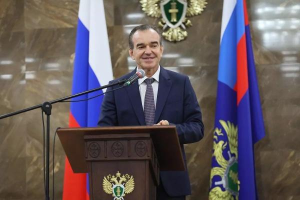 Губернатор Вениамин Кондратьев поздравил сотрудников прокуратуры Краснодарского края с профессиональным праздником
Губернатор Вениамин Кондратьев поздравил сотрудников прокуратуры Краснодарского края с профессиональным праздником