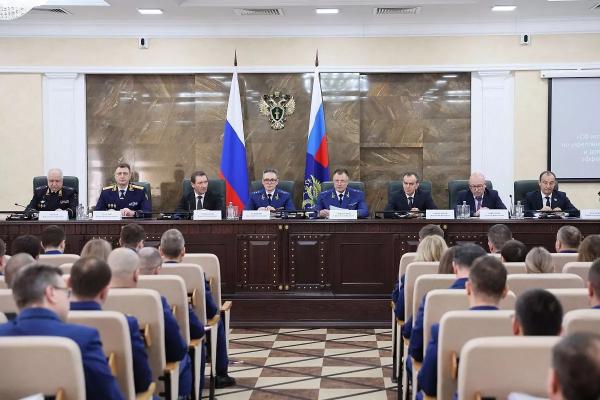 Губернатор Вениамин Кондратьев принял участие в расширенном заседании коллегии краевой прокуратуры
Губернатор Вениамин Кондратьев принял участие в расширенном заседании коллегии краевой прокуратуры