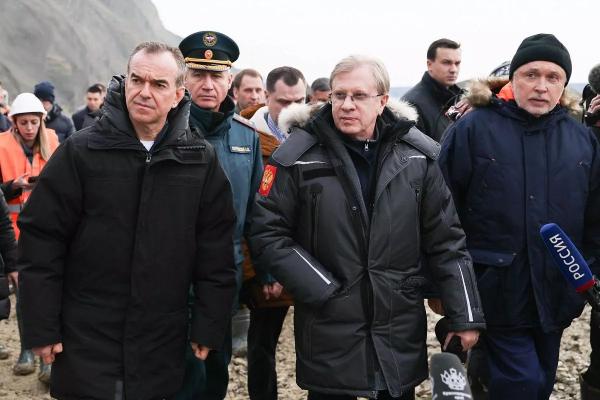На временной площадке в хуторе Воскресенском с помощью грохота просеяли более семи тысяч тонн песка
На временной площадке в хуторе Воскресенском с помощью грохота просеяли более семи тысяч тонн песка