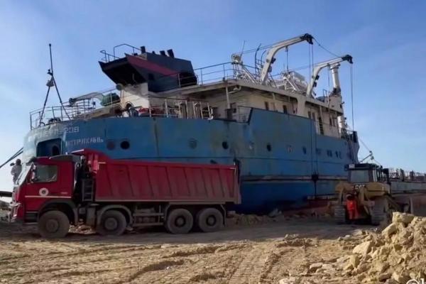 Специалисты приступили к демонтажу танкера «Волгонефть-239» в Темрюкском районе
Специалисты приступили к демонтажу танкера «Волгонефть-239» в Темрюкском районе