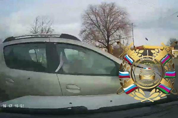 
Момент жесткого ДТП с мотоциклистом на Кубани попал на видео                    