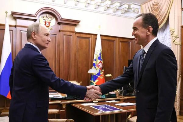 
Владимир Путин поддержал намерение губернатора Кубани Вениамина Кондратьева идти на третий срок                    