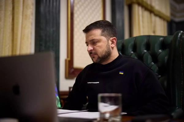 Зеленский заявил о готовности Украины к прекращению огня
Зеленский заявил о готовности Украины к прекращению огня