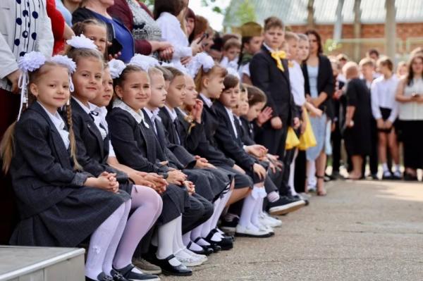 
Губернатор поздравил кубанских выпускников с Последним звонком    