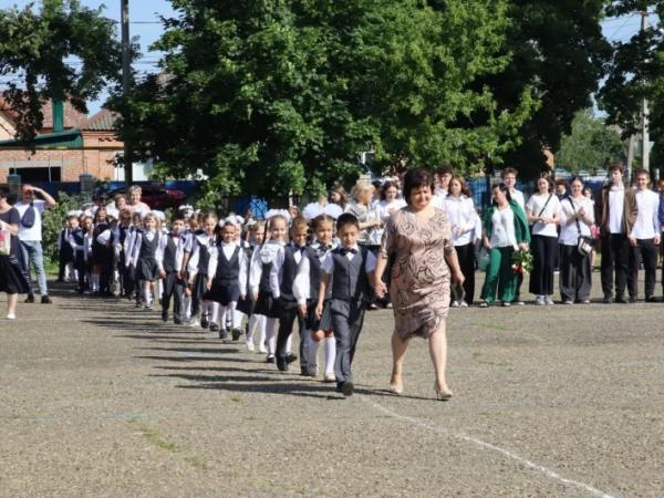 
Губернатор поздравил кубанских выпускников с Последним звонком    