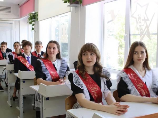 
Губернатор поздравил кубанских выпускников с Последним звонком    