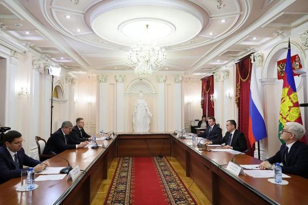 Губернатор Краснодарского края обсудил с новым руководителем компаний «Россети Кубань» и «Россети Юг» планы по модернизации электросетевого комплекса в регионе
Губернатор Краснодарского края обсудил с новым руководителем компаний «Россети Кубань» и «Россети Юг» планы по модернизации электросетевого комплекса в регионе