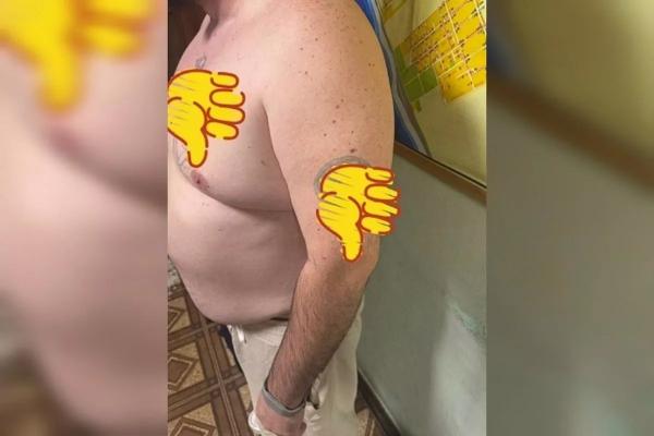 Туриста с запрещенными татуировками задержала полиция в Анапе
Туриста с запрещенными татуировками задержала полиция в Анапе