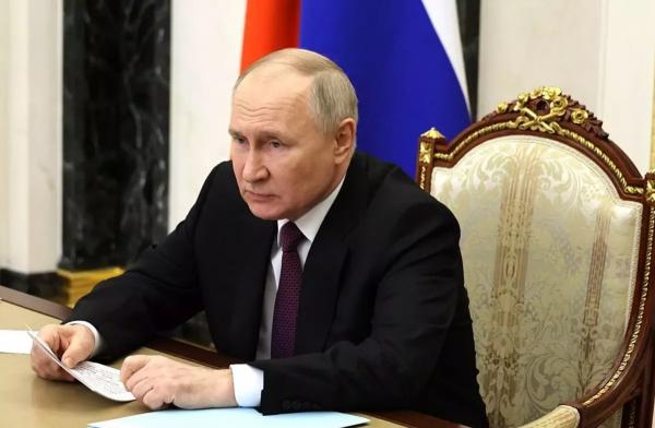 Владимир Путин объявил перемирие в дни 80-летия Победы
Владимир Путин объявил перемирие в дни 80-летия Победы