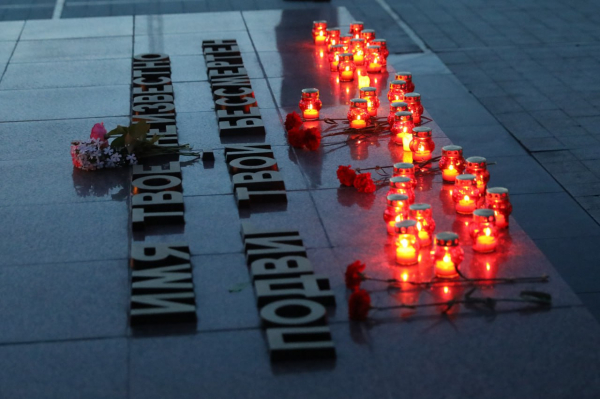 Вениамин Кондратьев возложил цветы и лампаду к мемориалу Вечного огня в Краснодаре Вениамин Кондратьев возложил цветы и лампаду к мемориалу Вечного огня в Краснодаре