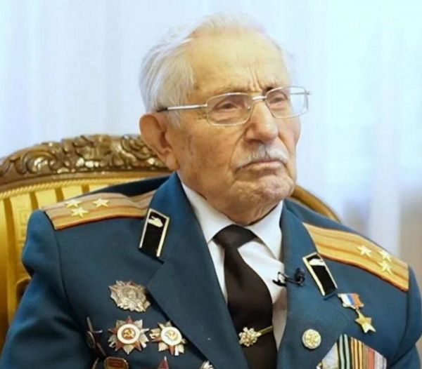 Вениамин Кондратьев поздравил ветерана из Новороссийска со 103-летием