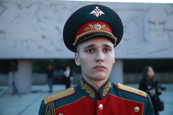 Вениамин Кондратьев возложил цветы и лампаду к мемориалу Вечного огня в Краснодаре Вениамин Кондратьев возложил цветы и лампаду к мемориалу Вечного огня в Краснодаре