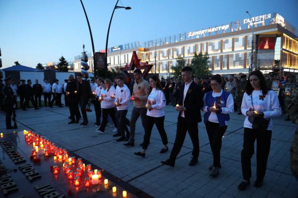 Вениамин Кондратьев возложил цветы и лампаду к мемориалу Вечного огня в Краснодаре Вениамин Кондратьев возложил цветы и лампаду к мемориалу Вечного огня в Краснодаре