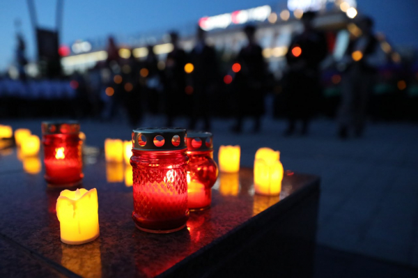 Вениамин Кондратьев возложил цветы и лампаду к мемориалу Вечного огня в Краснодаре Вениамин Кондратьев возложил цветы и лампаду к мемориалу Вечного огня в Краснодаре