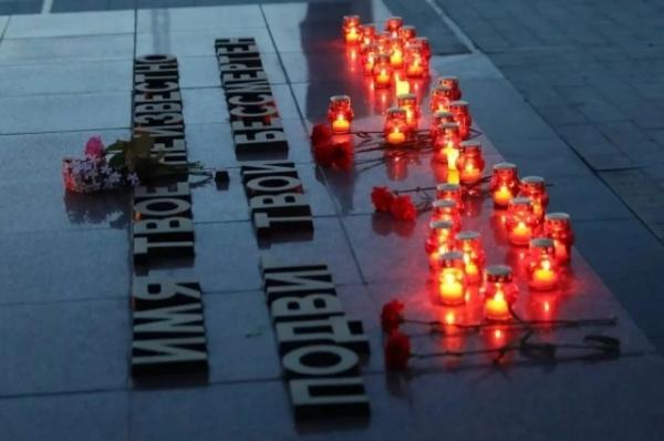 
В Краснодаре зажгли свечи в память о героях Великой Отечественной войны    