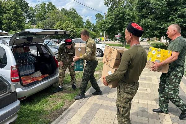 
Кубанское казачье войско за три недели доставило более 100 тонн гуманитарной помощи в зону СВО                    
