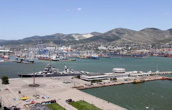
В акватории морпорта Новороссийска ограничат движение судов из-за учений со стрельбами 10 июня                    