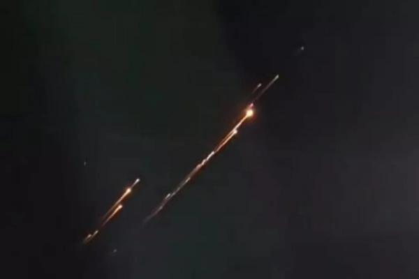 
В небе над Казахстаном заметили неизвестные светящиеся объекты                    