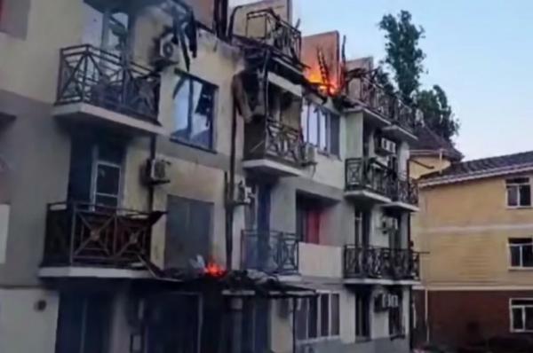 В мэрии Сочи рассказали подробности пожара в четырехэтажном доме в СНТ
В мэрии Сочи рассказали подробности пожара в четырехэтажном доме в СНТ