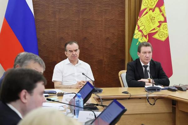 Губернатор Кубани Вениамин Кондратьев поделился мнением о том, как свести к минимуму молодежную преступность
Губернатор Кубани Вениамин Кондратьев поделился мнением о том, как свести к минимуму молодежную преступность