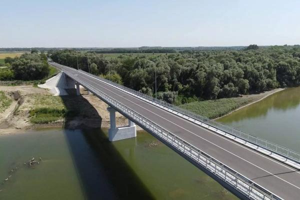 Губернатор Вениамин Кондратьев открыл движение по новому мосту через реку Кубань в Усть-Лабинском районе
Губернатор Вениамин Кондратьев открыл движение по новому мосту через реку Кубань в Усть-Лабинском районе