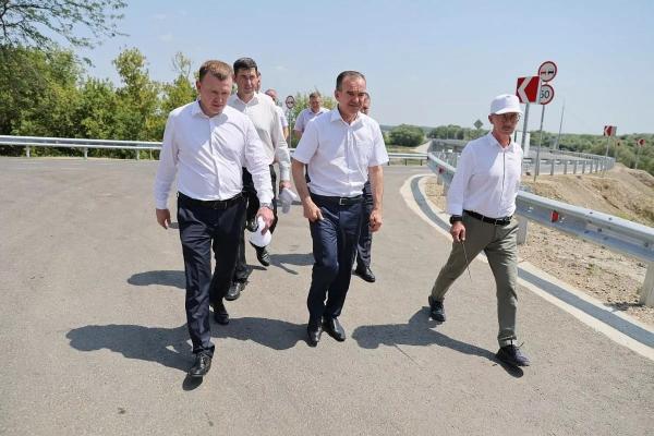 Губернатор Вениамин Кондратьев открыл движение по новому мосту через реку Кубань в Усть-Лабинском районе
Губернатор Вениамин Кондратьев открыл движение по новому мосту через реку Кубань в Усть-Лабинском районе