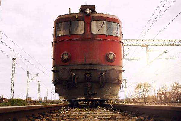 
Туристы пожаловались на железную дорогу под окнами                    