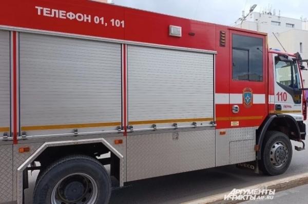 Из-за падения обломков сбитого БПЛА на Кубани загорелась установка НПЗ
Из-за падения обломков сбитого БПЛА на Кубани загорелась установка НПЗ