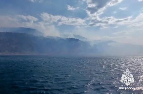 
Пожар в Геленджике тушат с вертолетов и самолета    