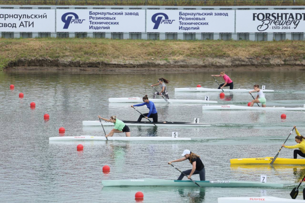 Юные спортсмены могут заниматься греблей на байдарках и каноэ в шести муниципалитетах региона