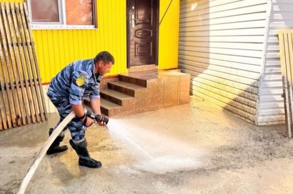 
В Туапсе откачали свыше 11 тысяч кубометров воды после подтоплений    