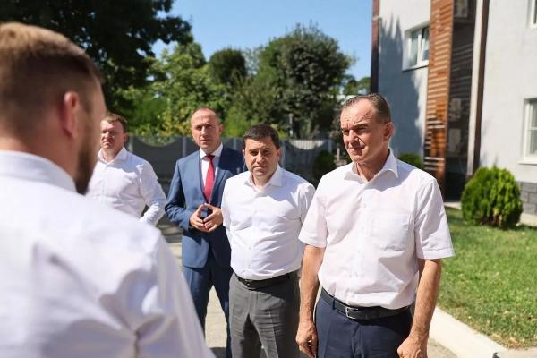 Губернатор Краснодарского края и заместитель министра строительства РФ оценили модернизацию системы водоснабжения Геленджика
Губернатор Краснодарского края и заместитель министра строительства РФ оценили модернизацию системы водоснабжения Геленджика