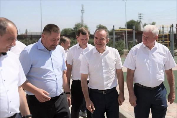 Губернатор Кубани Вениамин Кондратьев посетил одно из крупнейших крестьянско-фермерских хозяйств в Тимашевском районе
Губернатор Кубани Вениамин Кондратьев посетил одно из крупнейших крестьянско-фермерских хозяйств в Тимашевском районе