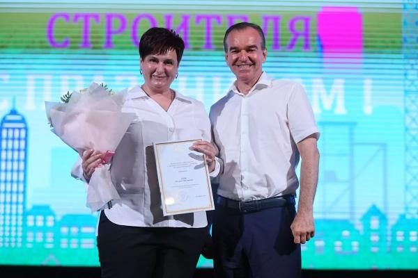 Губернатор Вениамин Кондратьев вручил награды лучшим строителям Кубани
Губернатор Вениамин Кондратьев вручил награды лучшим строителям Кубани