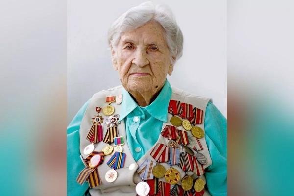 Вениамин Кондратьев поздравил ветерана Великой Отечественной войны из Новороссийска со 101-летием
Вениамин Кондратьев поздравил ветерана Великой Отечественной войны из Новороссийска со 101-летием