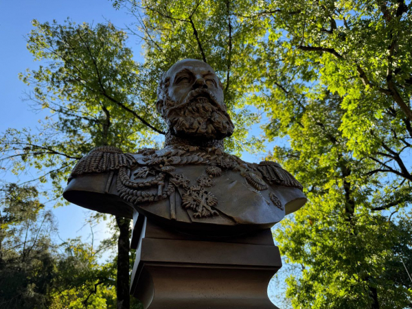 В Горячем Ключе установили бюст великого князя Михаила Николаевича Романова В Горячем Ключе установили бюст великого князя Михаила Николаевича Романова