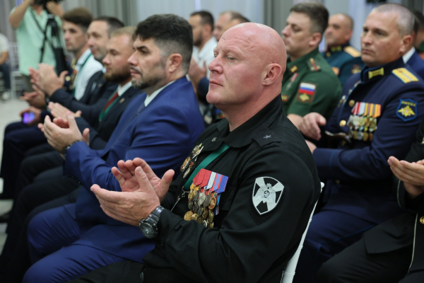 Вениамин Кондратьев обсудил инициативы участников спецоперации по развитию региона